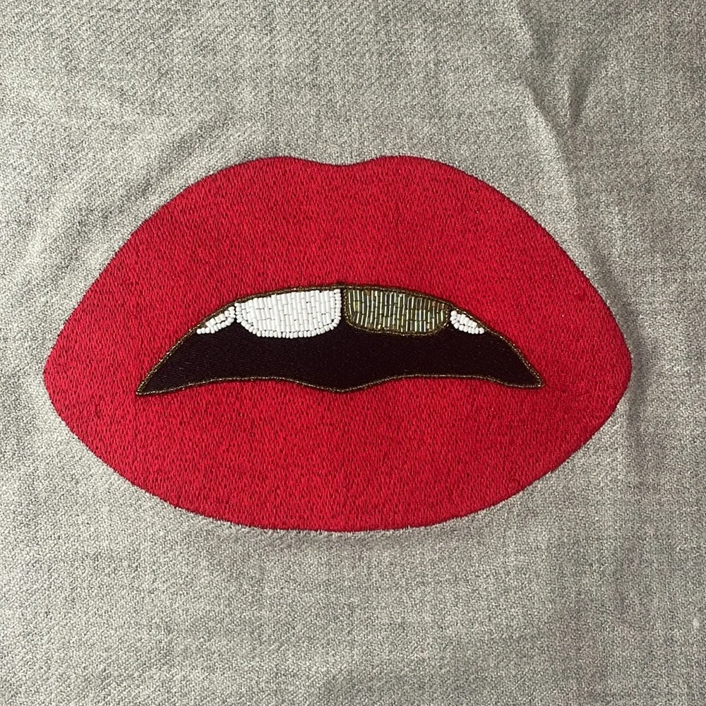 Lip embellished throw